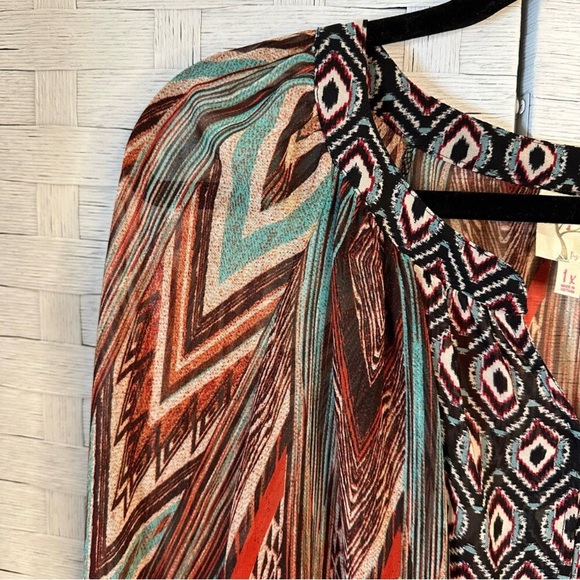 🎉HP🎉Fig and Flower Multicolor Geometric Blouse - Picture 2 of 4
